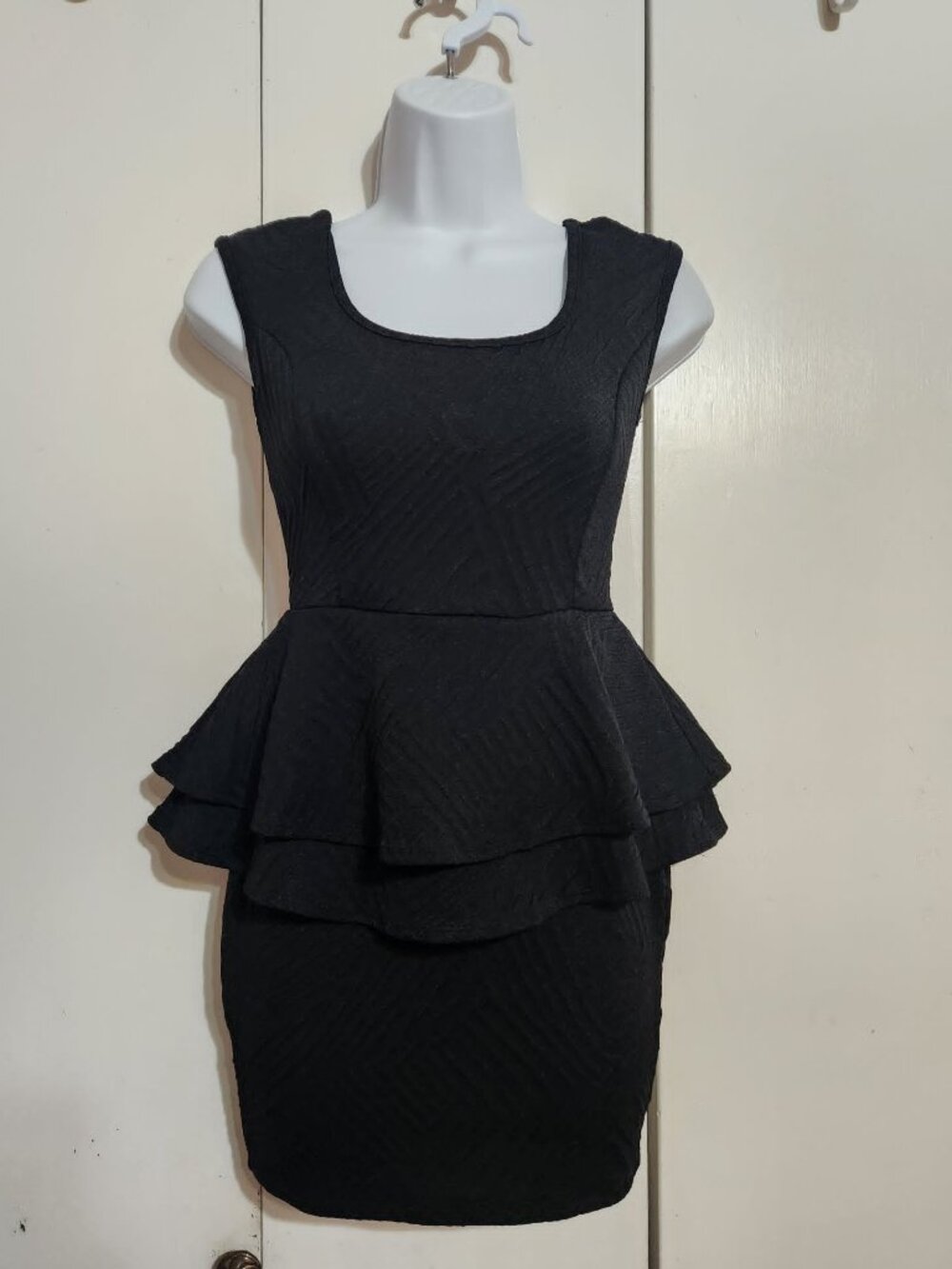 Windsor Black Textured Peplum Bodycon Mini Dress Tiered Sexy LBD 2XS 00